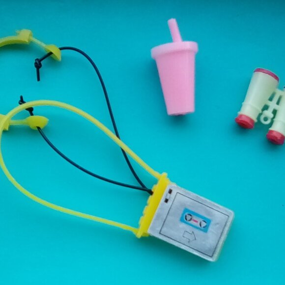 Barbie doll size yellow cassette player & beach accessories 80s - Picture 1 of 5